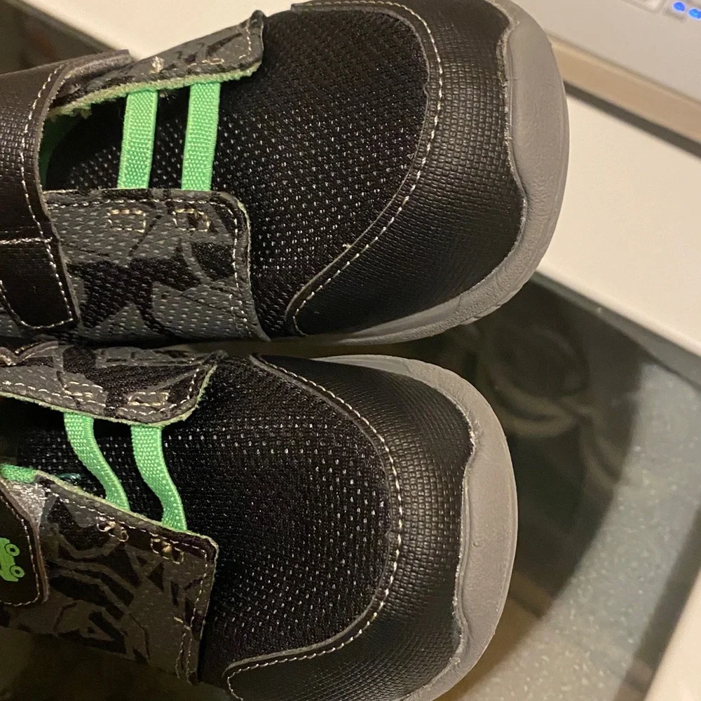 New See Kai Run Black and Green  boys Sneakers  12 - Picture 7 of 7